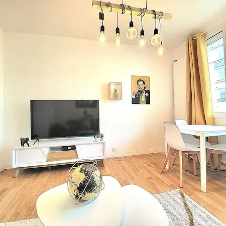 T4 Fontaine Apartment